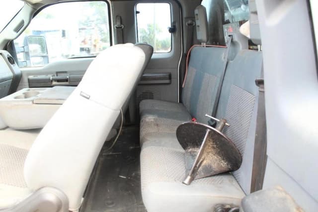 Image of Ford F-350 equipment image 4