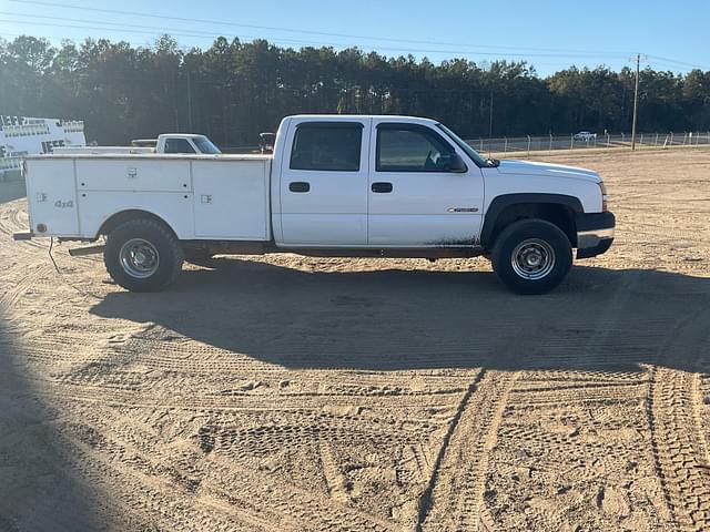 Image of Chevrolet 2500 equipment image 3