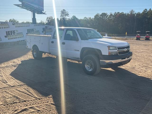 Image of Chevrolet 2500 equipment image 2