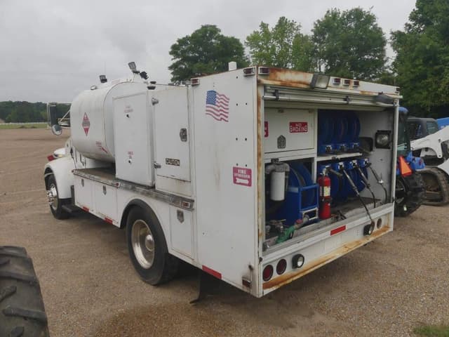 Image of Peterbilt PB330 equipment image 3