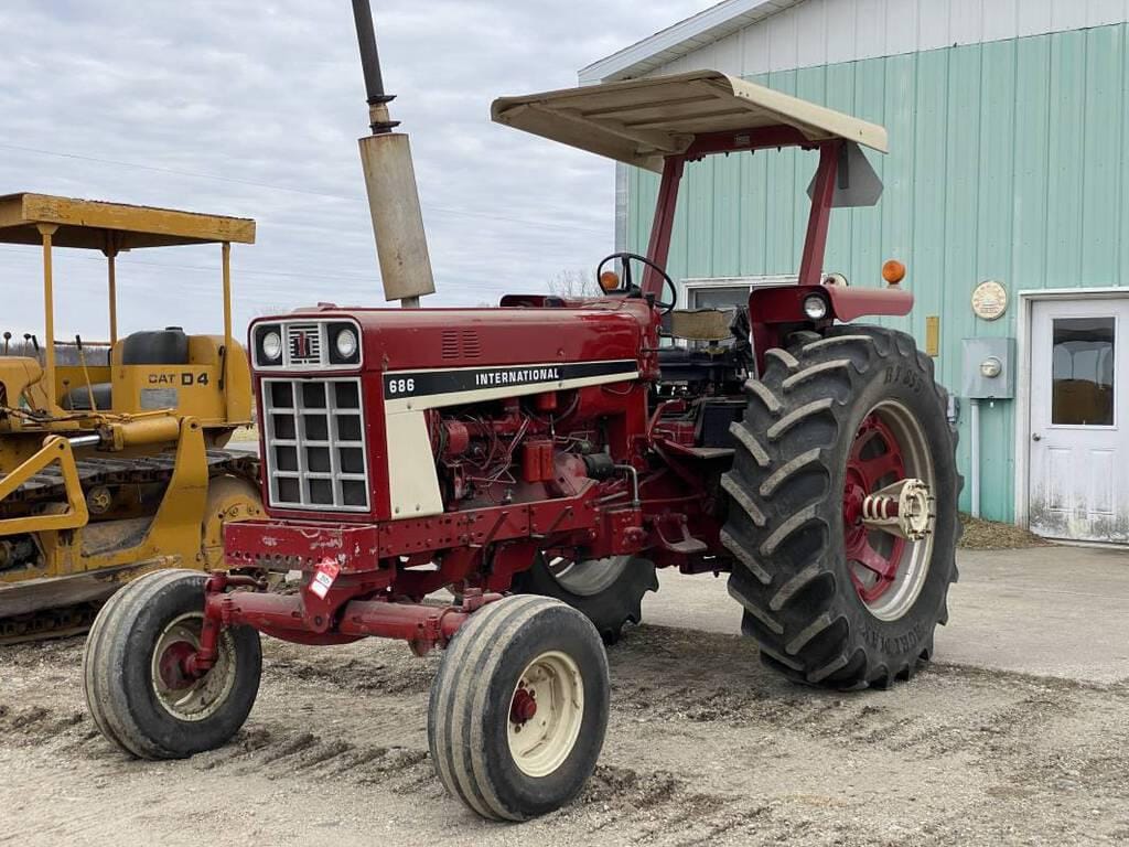 Main image International Harvester 686