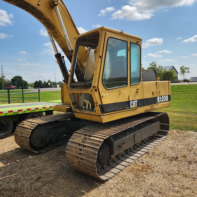 Image of Caterpillar E120B equipment image 1