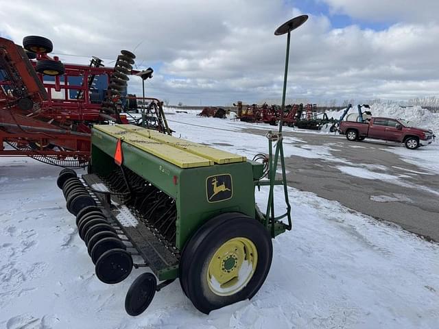 Image of John Deere 8300 equipment image 3