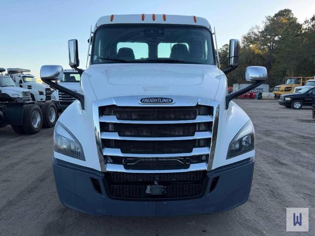 Image of Freightliner Cascadia 126 equipment image 1