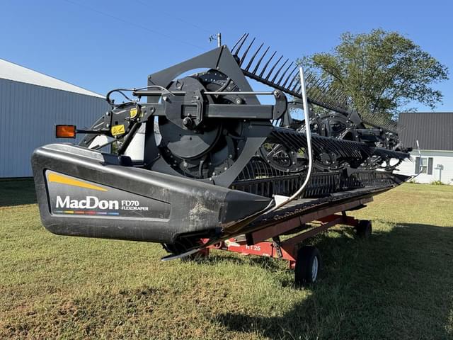 Image of MacDon FD70 equipment image 3