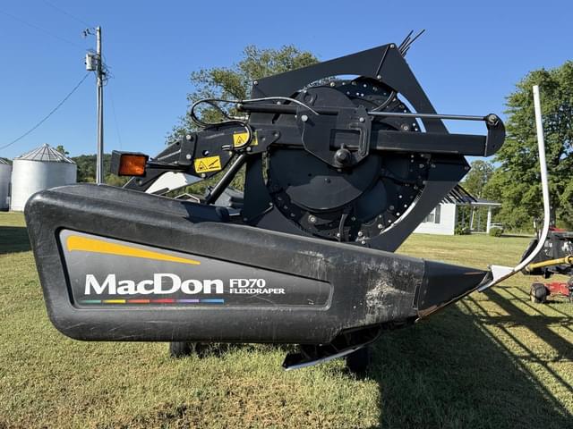 Image of MacDon FD70 equipment image 2