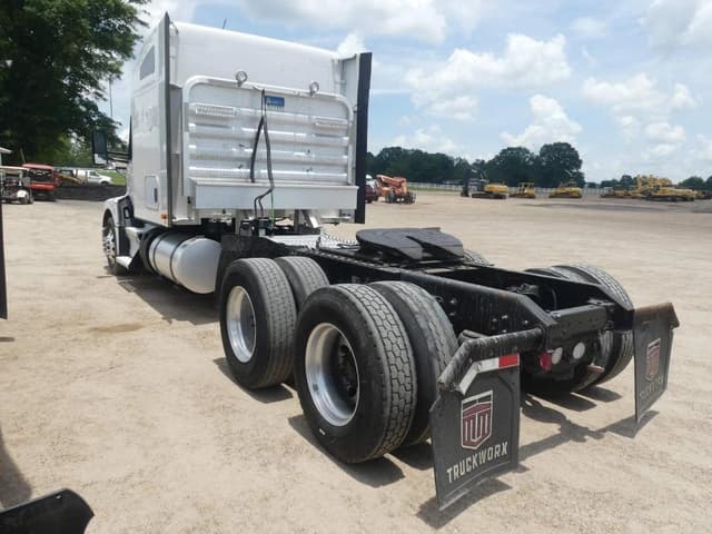Image of Kenworth T680 equipment image 3