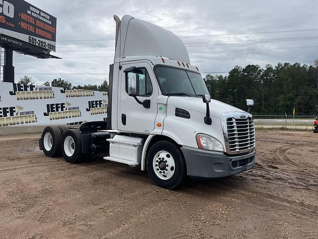 Image of Freightliner Cascadia equipment image 2