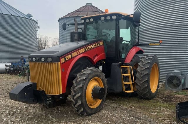 Image of Versatile 260 equipment image 1