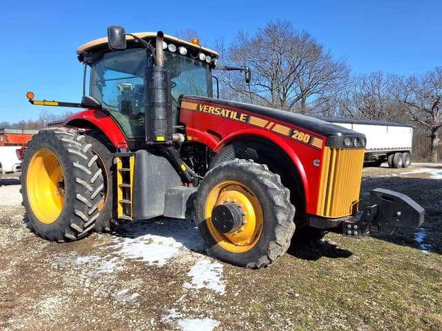 Image of Versatile 260 equipment image 3