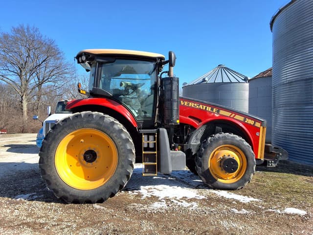 Image of Versatile 260 equipment image 4