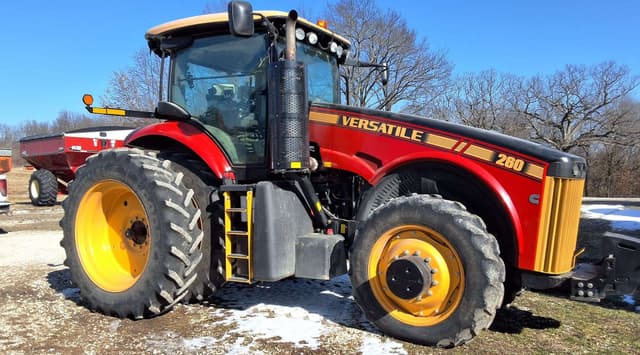 Image of Versatile 260 equipment image 2