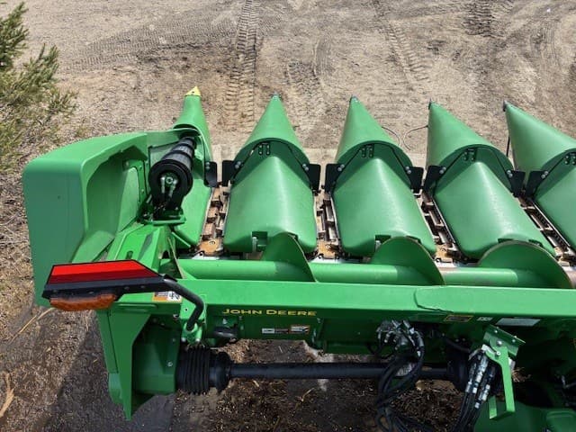 Image of John Deere C8R equipment image 3