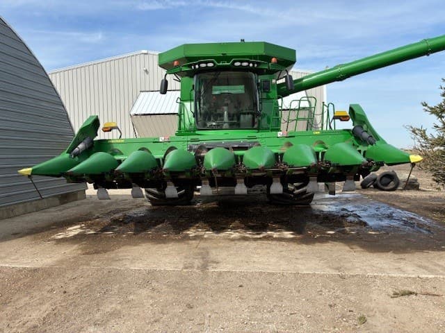 Image of John Deere C8R equipment image 1