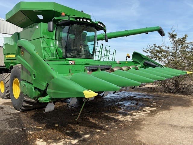 Image of John Deere C8R Primary image