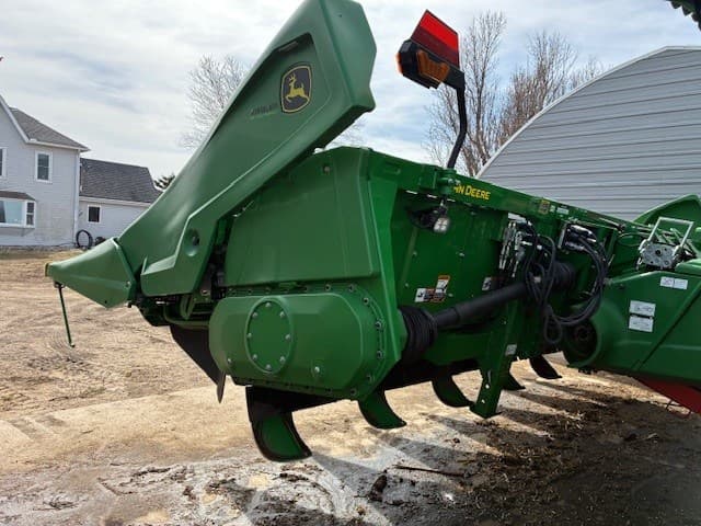 Image of John Deere C8R equipment image 4