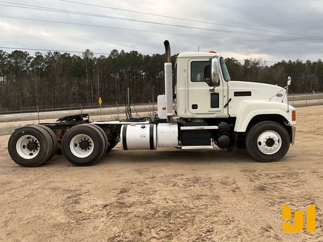 Image of Mack Pinnacle CHU613 equipment image 3