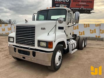 Main image Mack Pinnacle CHU613