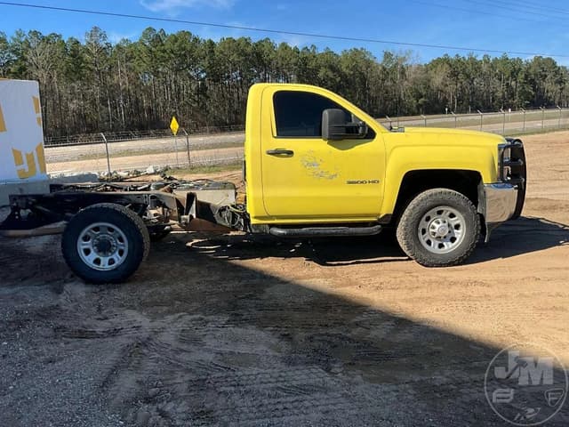 Image of Chevrolet 3500 equipment image 3