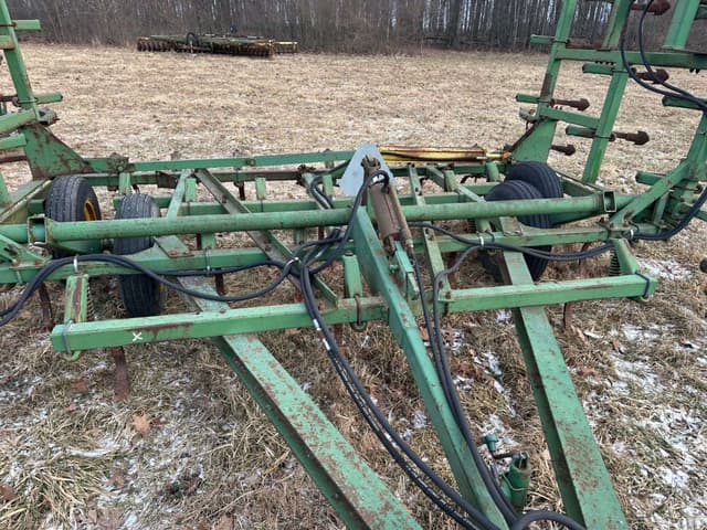 Image of John Deere 1000 equipment image 4