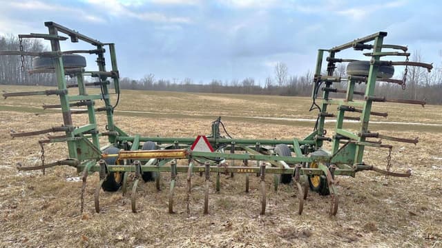 Image of John Deere 1000 equipment image 3