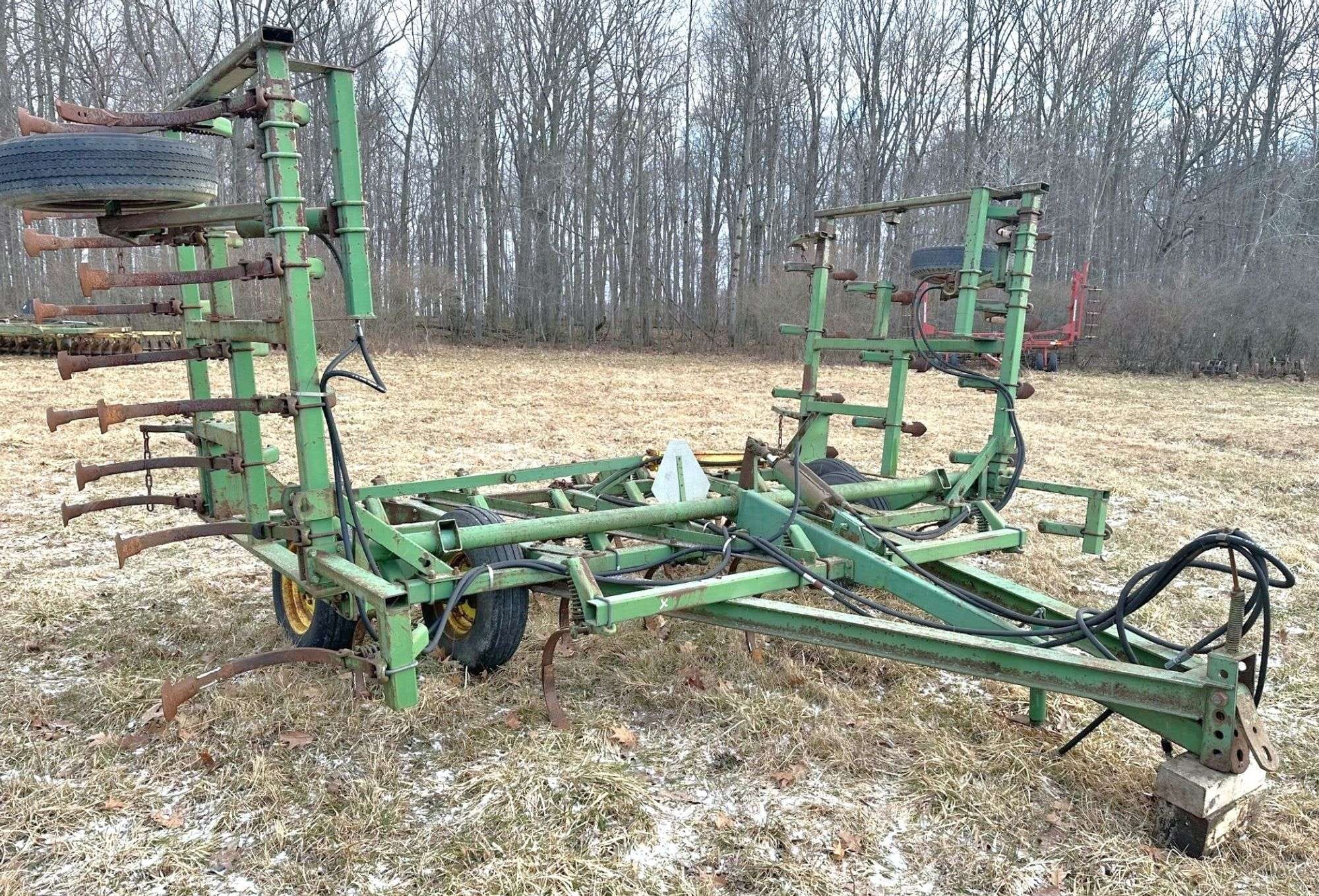 John Deere 1000 Equipment Image0