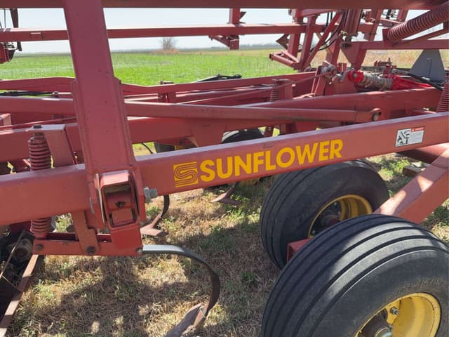 Image of Sunflower 6332 equipment image 2