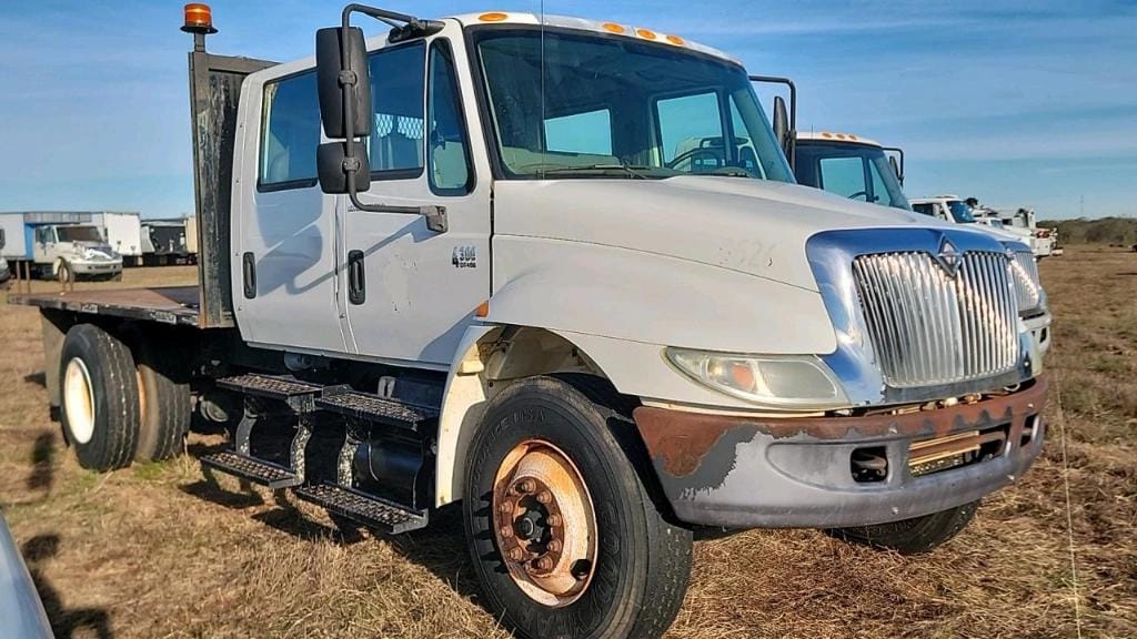 2006 International 4300 Equipment Image0