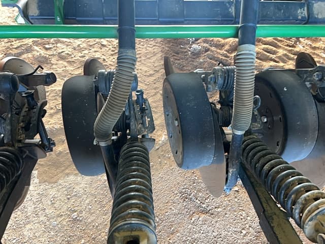 Image of John Deere 1590 equipment image 2