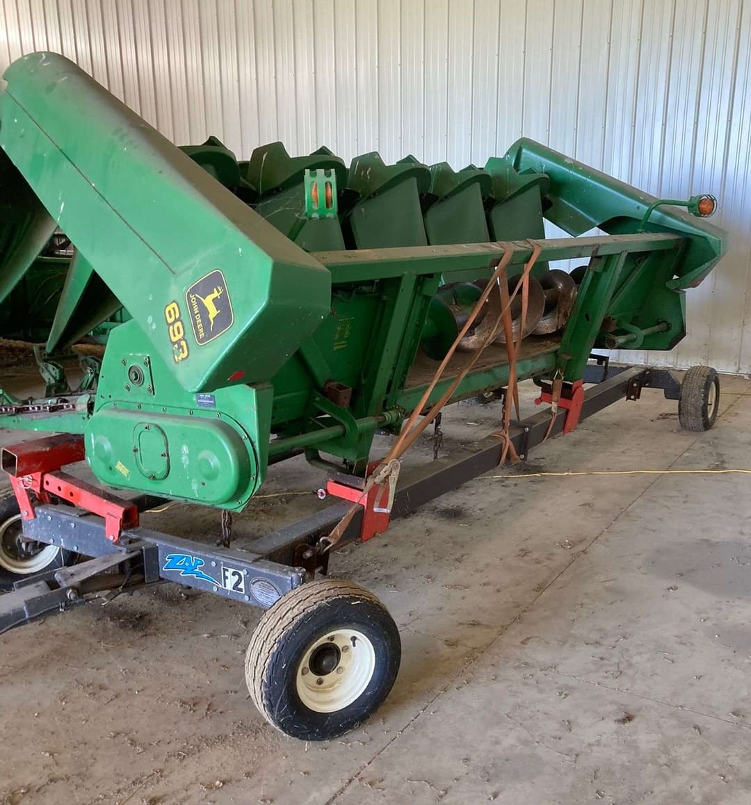 Image of John Deere 693 Image 1