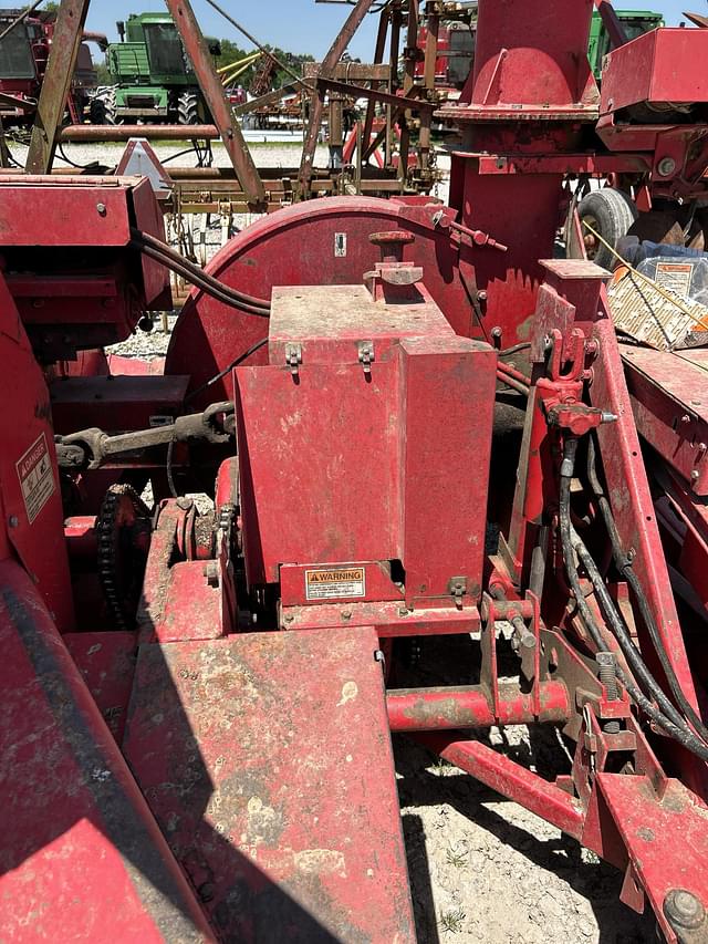 Image of Gehl 1065 equipment image 4