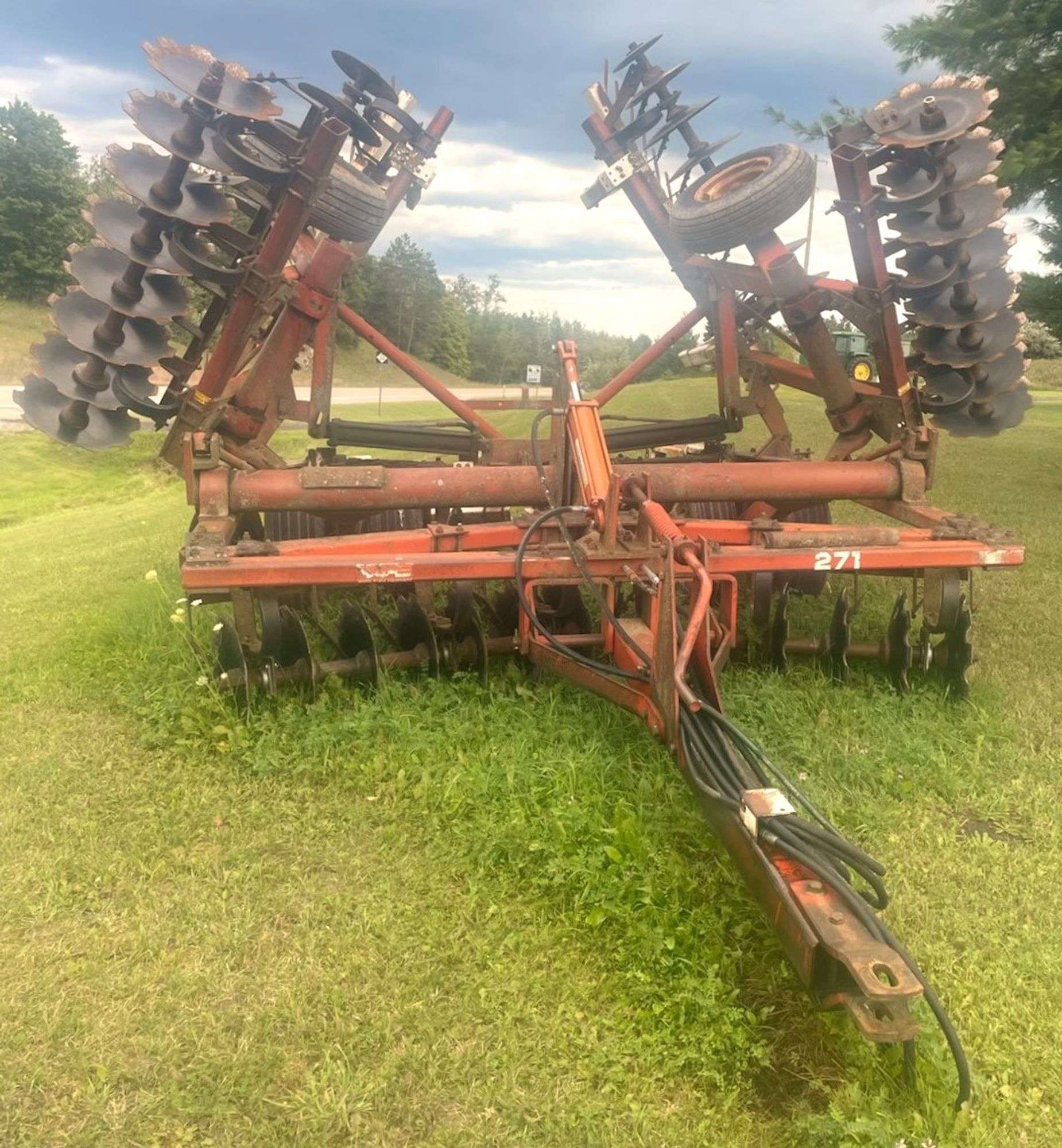 White 271 Equipment Image0