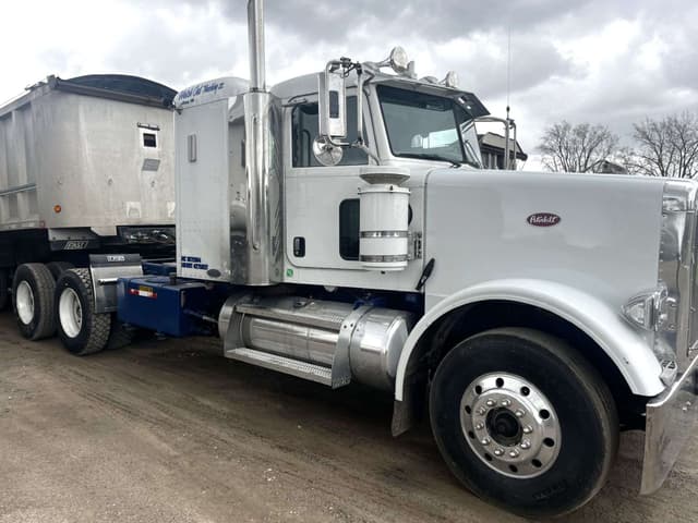 Image of Peterbilt 378 equipment image 2