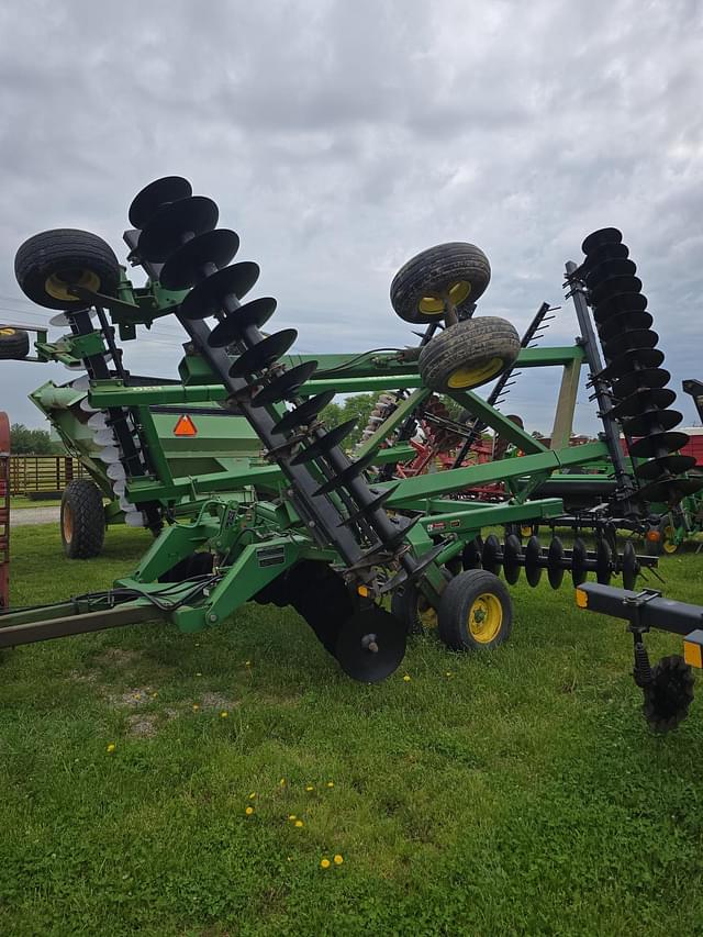 Image of John Deere 630 equipment image 1