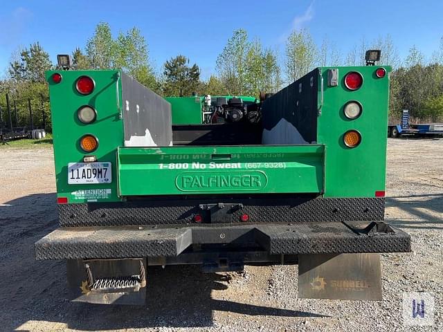 Image of Ford F-450 equipment image 4