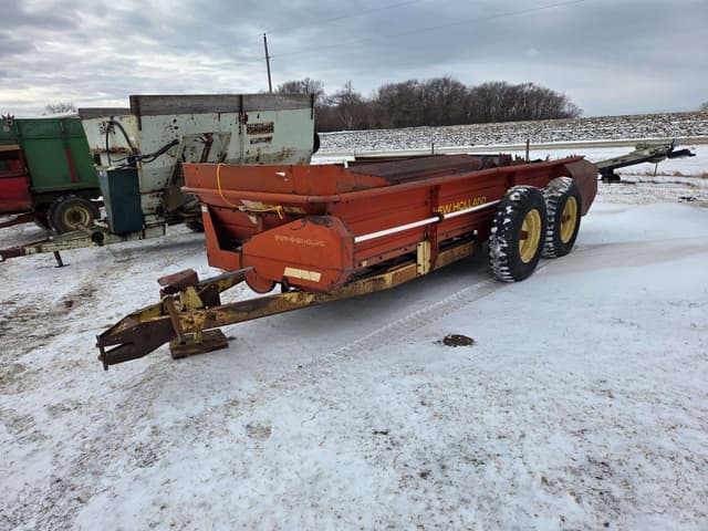 Image of New Holland 676 equipment image 2