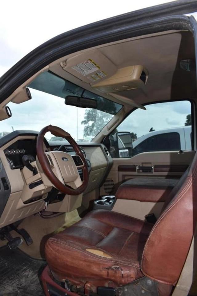 Image of Ford F-250 equipment image 4