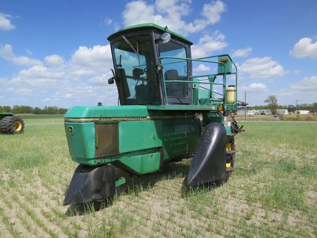 John Deere 6100 Equipment Image0
