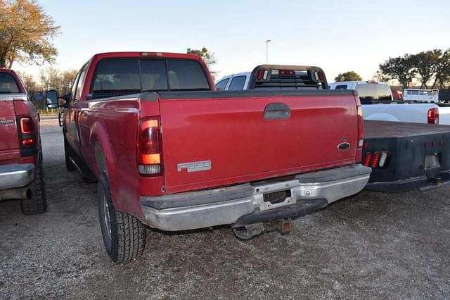 Image of Ford F-350 equipment image 3