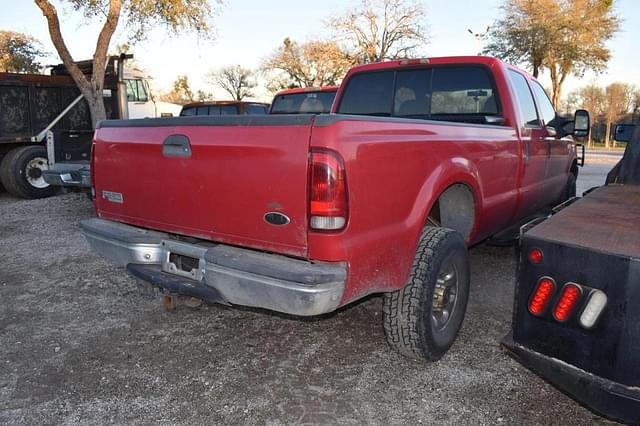 Image of Ford F-350 equipment image 2