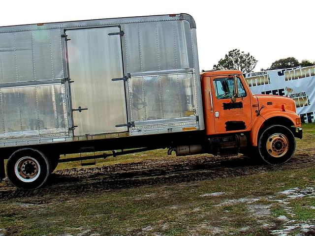 Image of International 4700 equipment image 3