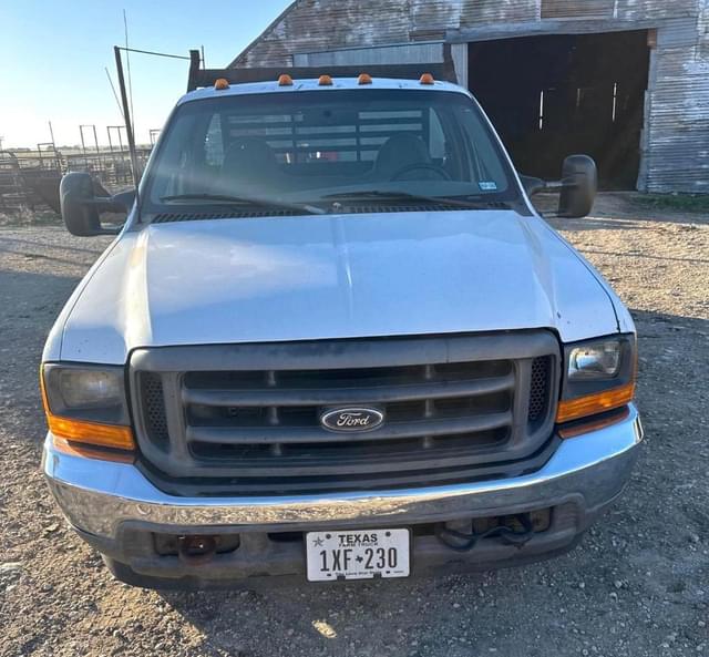 Image of Ford F-350 equipment image 1