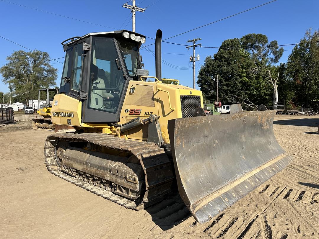 Image of New Holland D95 Primary image