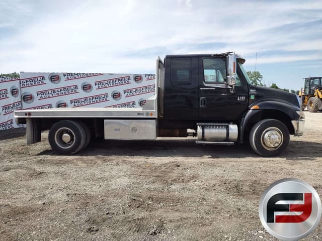 Image of International 4300 SBA equipment image 3