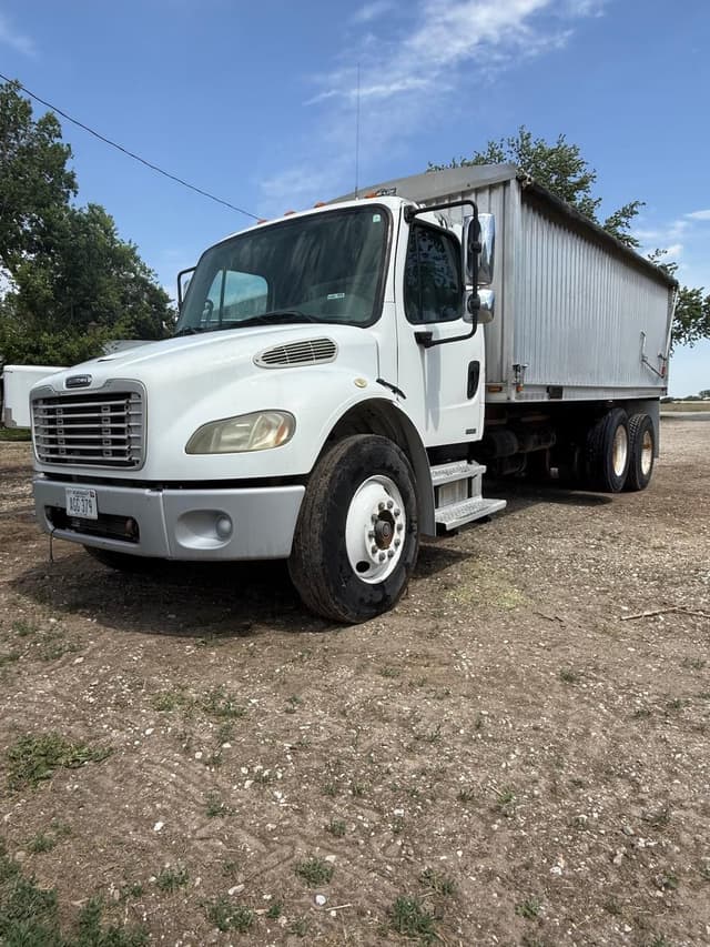 Image of Freightliner Business Class M2 equipment image 4