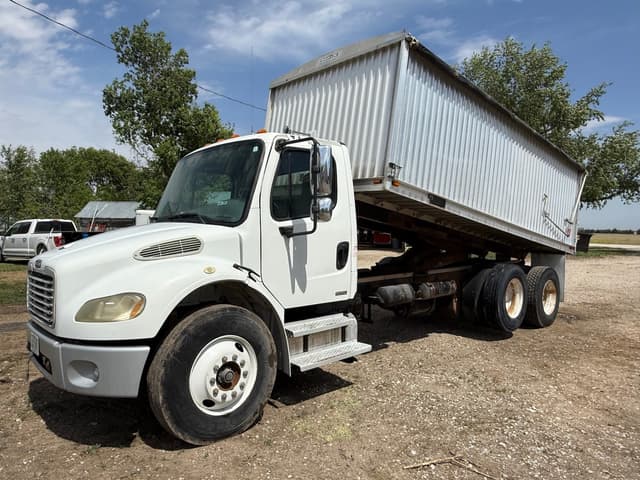 Image of Freightliner Business Class M2 equipment image 1