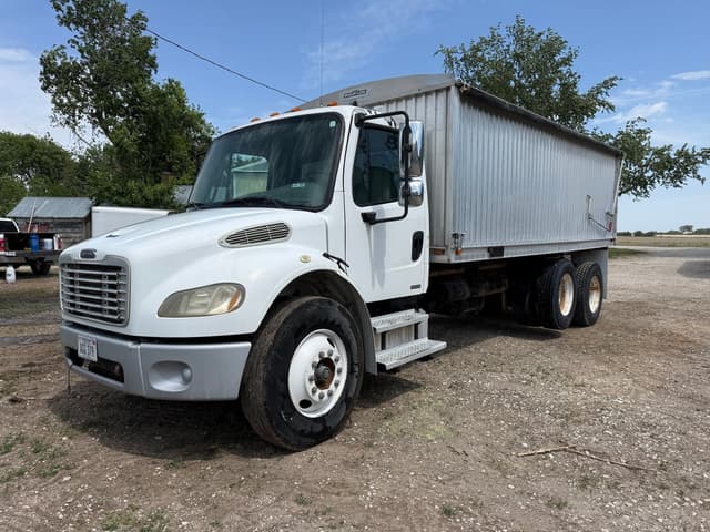 Image of Freightliner Business Class M2 equipment image 3