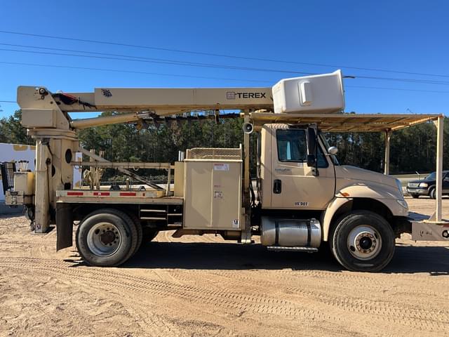 Image of International 4400 equipment image 3