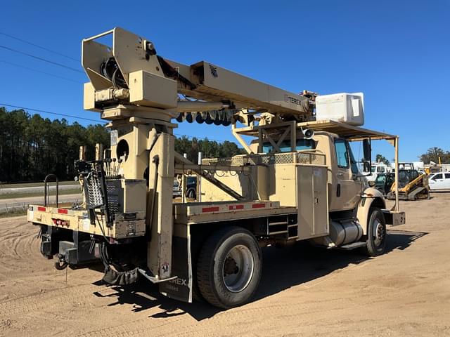 Image of International 4400 equipment image 4