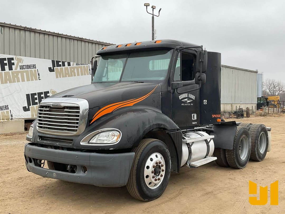 Image of Freightliner Columbia Primary image